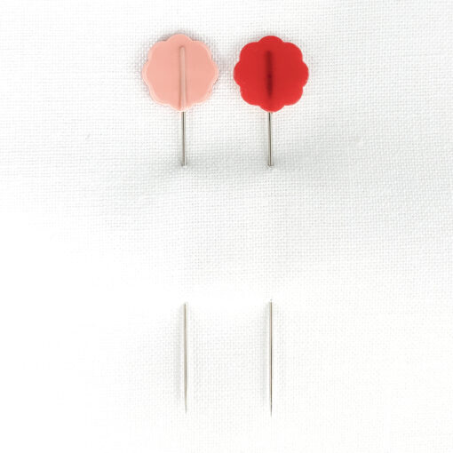 Clover floral head pins pink/red